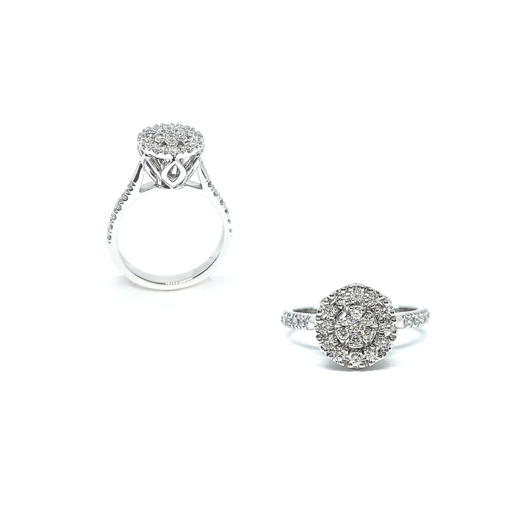 Anello con diamanti